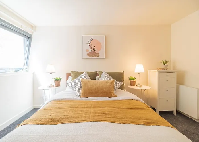 Charming Westend/City Centre Apartment